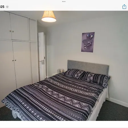 Warm And Cosy 4 Bedroom In Village