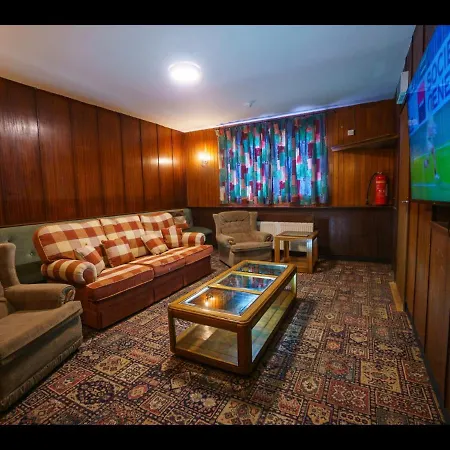 Warm And Cosy 4 Bedroom In Village